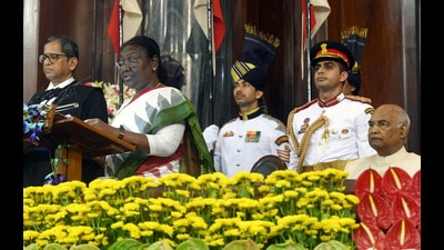 Chief Justice of India (CJI) Justice NV Ramana administers the oath of office to President Droupadi Murmu, Central Hall of the Parliament, New Delhi, July 25, 2022 (ANI)