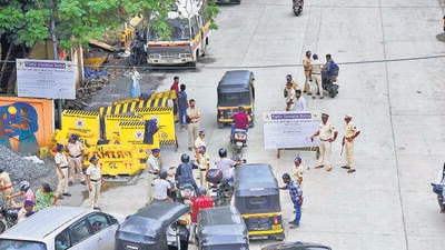 Mumbai, India - July 25, 2022: Heavy police bandobast as Aarey Colony Road closed for commuters temporarily for 24 hours amid tree cutting inside Aarey Colony for Metro-3 car shed underway at Goregaon, in Mumbai, India, on Monday, July 25, 2022. (Photo by Vijay Bate/HT Photo) (HT PHOTO) Mumbai, India - July 25, 2022: Heavy police bandobast as Aarey Colony Road closed for commuters temporarily for 24 hours amid tree cutting inside Aarey Colony for Metro-3 car shed underway at Goregaon, in Mumbai, India, on Monday, July 25, 2022. (Photo by Vijay Bate/HT Photo) (HT PHOTO)