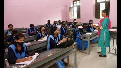 A government school in Patna. As per figures provided by education department officials, Purnia has 200 such government schools while Kishanganj has 19. (HT Photo) A government school in Patna. As per figures provided by education department officials, Purnia has 200 such government schools while Kishanganj has 19. (HT Photo)