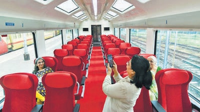 After two years, Pune-Mumbai Pragati Express, a daily intercity express train, resumed service on Monday. (BHUSHAN KOYANDE/HT) After two years, Pune-Mumbai Pragati Express, a daily intercity express train, resumed service on Monday. (BHUSHAN KOYANDE/HT)
