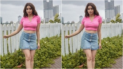 Aamna embraced the monsoon and demonstrated what to wear to blend style and sass in this weather, in the recent post. (Instagram/@aamnasharifofficial)