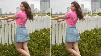 Aamna teamed her top with a contrasting denim short skirt as she posed for the pictures. (Instagram/@aamnasharifofficial)