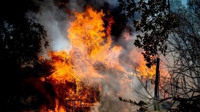 A fast-moving brush fire near Yosemite National Park has exploded in size into one of California's largest wildfires of the year and prompting evacuation orders for thousands of people. (CBS News)