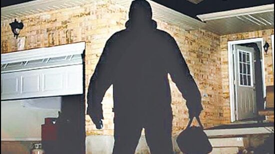 On the complaint by the deputy commissioner’s wife, Chandigarh Police registered a case under Sections 380 (theft) and 457 (house trespass) of the Indian Penal Code at the Sector-26 police station. (HT)