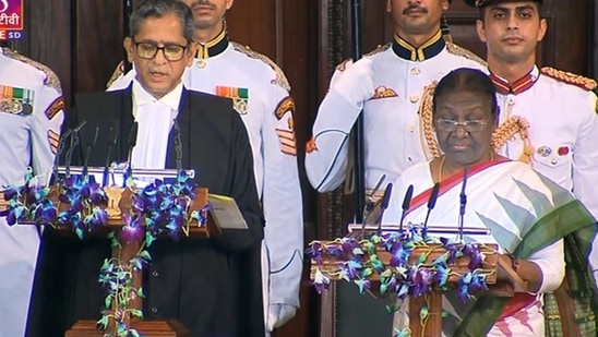 CJI NV Ramana administers oath of office to Droupadi Murmu.&nbsp;