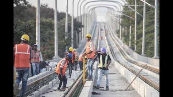 The total length of Vanaz to Chandni Chowk and Ramwadi to Wagholi routes is 12.75 km and the estimated cost is ₹3,357 crore. (Pratham Gokhale/HT Photo)