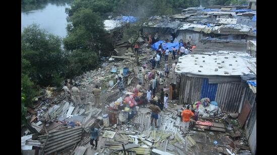 At least 57 hutments along the Kalwa Creek below the old Kalwa Bridge were demolished in a combined action taken by the Thane Municipal Corporation (TMC) and the Thane District Collector on Monday. (PRAFUL GANGURDE/HT PHOTO)