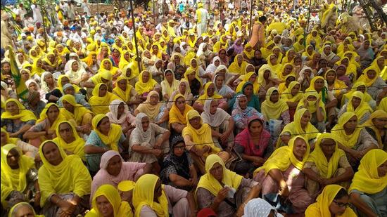 Protesters on the last day of the agitation near Buddha Nullah in Ludhiana on Monday. (Harvinder Singh/HT)