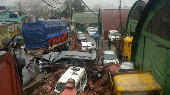 Singer Vicky Chauhan was among eight people injured in a truck pile-up in Shimla. (Deepak Sasnta/HT)