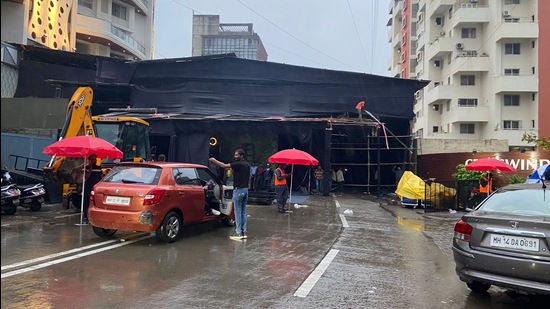 Balewadi road blocked for the inauguration of a bar on July 15. (HT PHOTO)