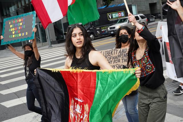 Afghan Americans at a rally against the Taliban and developments in Afghanistan during a demonstration in downtown Los Angeles, California, U.S. on August 21, 2021. (REUTERS) Afghan Americans at a rally against the Taliban and developments in Afghanistan during a demonstration in downtown Los Angeles, California, U.S. on August 21, 2021. (REUTERS)