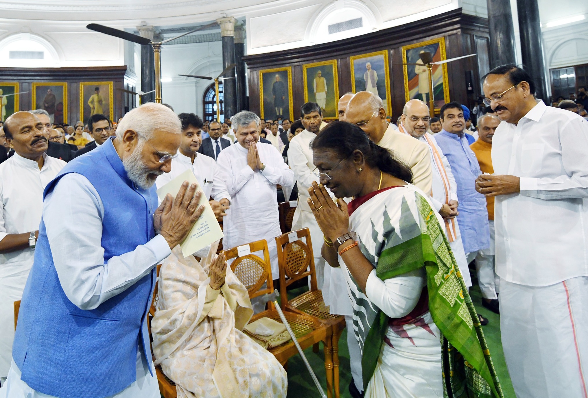 President Droupadi Murmu exchanges greetings with Prime Minister Narendra Modi during her oath-taking ceremony on Monday.&nbsp; (Twitter)