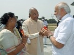 President Ram Nath Kovind received Prime Minister Narendra Modi on arrival in his native village Paraunkh in Kanpur Dehat.(ANI) President Ram Nath Kovind received Prime Minister Narendra Modi on arrival in his native village Paraunkh in Kanpur Dehat.(ANI)
