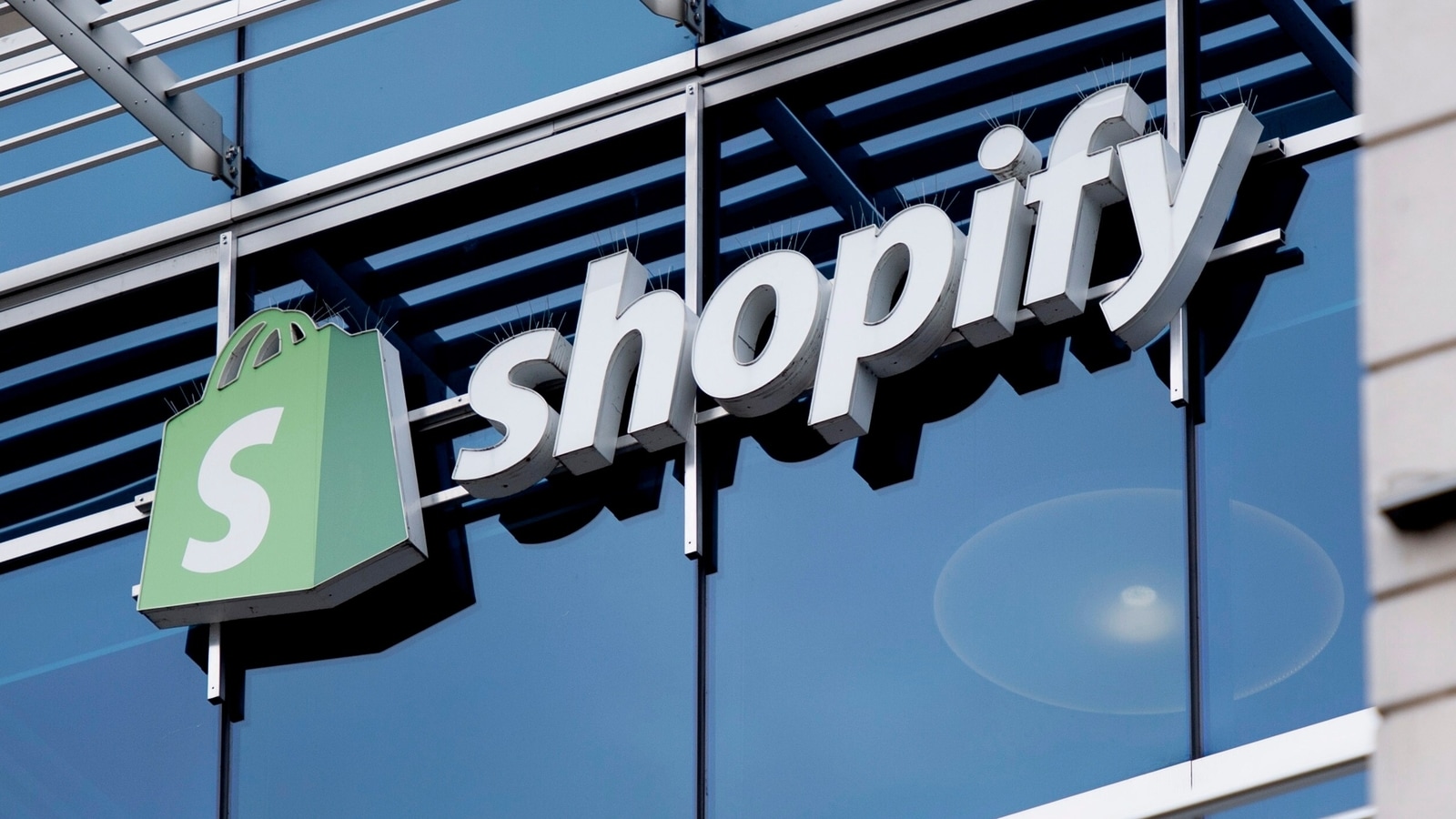 E-commerce giant Shopify laying off 10% of workforce: Report - Hindustan  Times