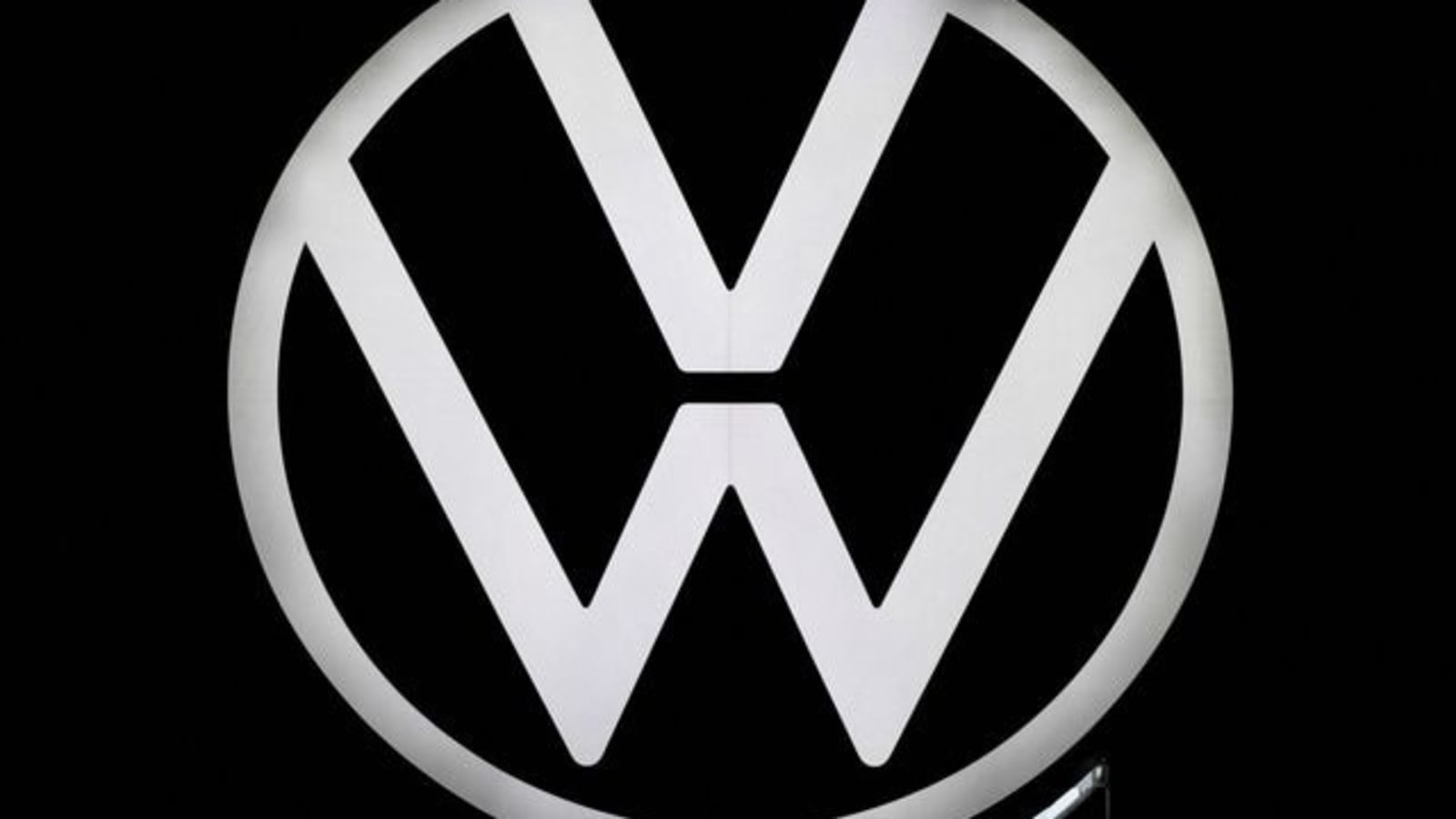 Кто разработал логотип для первого автомобиля volkswagen