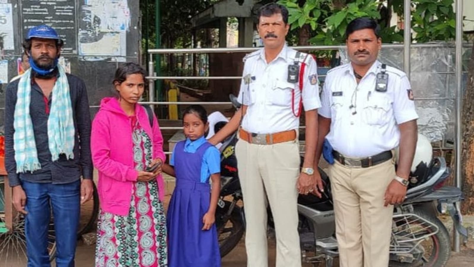 In Bengaluru, Girl, 9, Who Was Lost Saved By Traffic Cops; Reunited ...