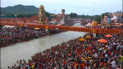 Kanwariyas at the ancient Shri Daksh Prajapati shrine in Haridwar (HT Photo)