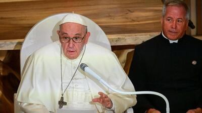 Pope Francis meets with members of the Indigenous community at the Sacred Heart Church of the First Peoples in Edmonton, Alberta, Canada, on Monday. (AFP) Pope Francis meets with members of the Indigenous community at the Sacred Heart Church of the First Peoples in Edmonton, Alberta, Canada, on Monday. (AFP)