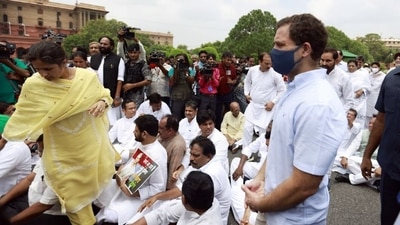 "All (Congress) MPs came here. They talked about inflation and unemployment. They (Police) are not allowing us to sit here. Discussions are not allowed inside (the Parliament) and here they are arresting us," said Rahul Gandhi before being detained. (ANI)