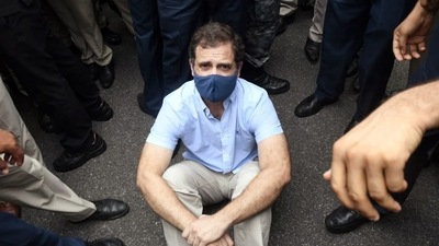 Rahul Gandhi and the other Congress MPs had gathered at Vijay Chowk to march towards the Rashtrapati Bhavan to draw the President's attention to the alleged misuse of agencies by the government, but were stopped by the police. (ANI)