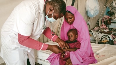 Médecins Sans Frontières 'MSF' doctor Ibrahim Fori Bwala, left, examines Ja'afar Ahmed, a malnourished child at the Inpatients Therapeutic Feeding Center in Maiduguri, Nigeria. Nigeria is grappling with child malnutrition in its troubled northwest region where armed groups have been targeting rural communities. The food crisis is worsened by an already existing hunger in this part of the West African nation which government statistics say has a 40% poverty rate. (Nasir Ghafoor/Médecins Sans Frontières via AP) Médecins Sans Frontières 'MSF' doctor Ibrahim Fori Bwala, left, examines Ja'afar Ahmed, a malnourished child at the Inpatients Therapeutic Feeding Center in Maiduguri, Nigeria. Nigeria is grappling with child malnutrition in its troubled northwest region where armed groups have been targeting rural communities. The food crisis is worsened by an already existing hunger in this part of the West African nation which government statistics say has a 40% poverty rate. (Nasir Ghafoor/Médecins Sans Frontières via AP)