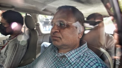 Delhi health minister Satyendar Jain being produced at the Rouse Avenue Court on Tuesday in New Delhi. (Sanchit Khanna / HT Photo)