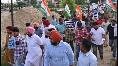 Youth Congress workers marching towards the railway station on Tuesday. (Gurpreet Singh/HT)