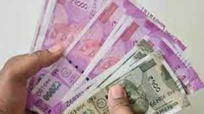 A case was registered under Sections 342 (wrongful confinement), 379B (snatching), 392 (robbery) of the Indian Penal Code and the Arms Act. (HT PHOTO) A case was registered under Sections 342 (wrongful confinement), 379B (snatching), 392 (robbery) of the Indian Penal Code and the Arms Act. (HT PHOTO)