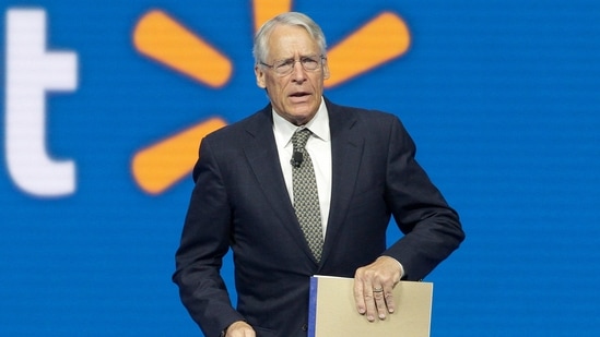 Walmart News: Walton Family, World's Richest, Raises $2.1 Billion From  Shares - Bloomberg