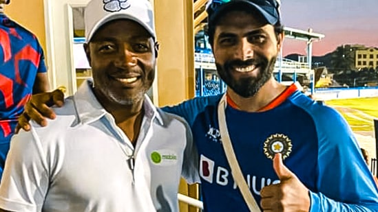 Ravindra Jadeja poses for a photo with Brian Lara.(Twitter/@ChennaiIPL)