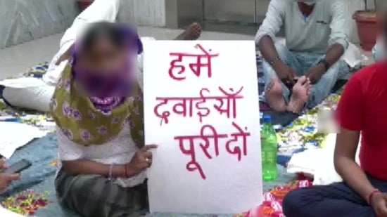HIV patients protest outside the National AIDS Control Organization's office in Delhi, claiming a shortage of antiretroviral drugs. (ANI)