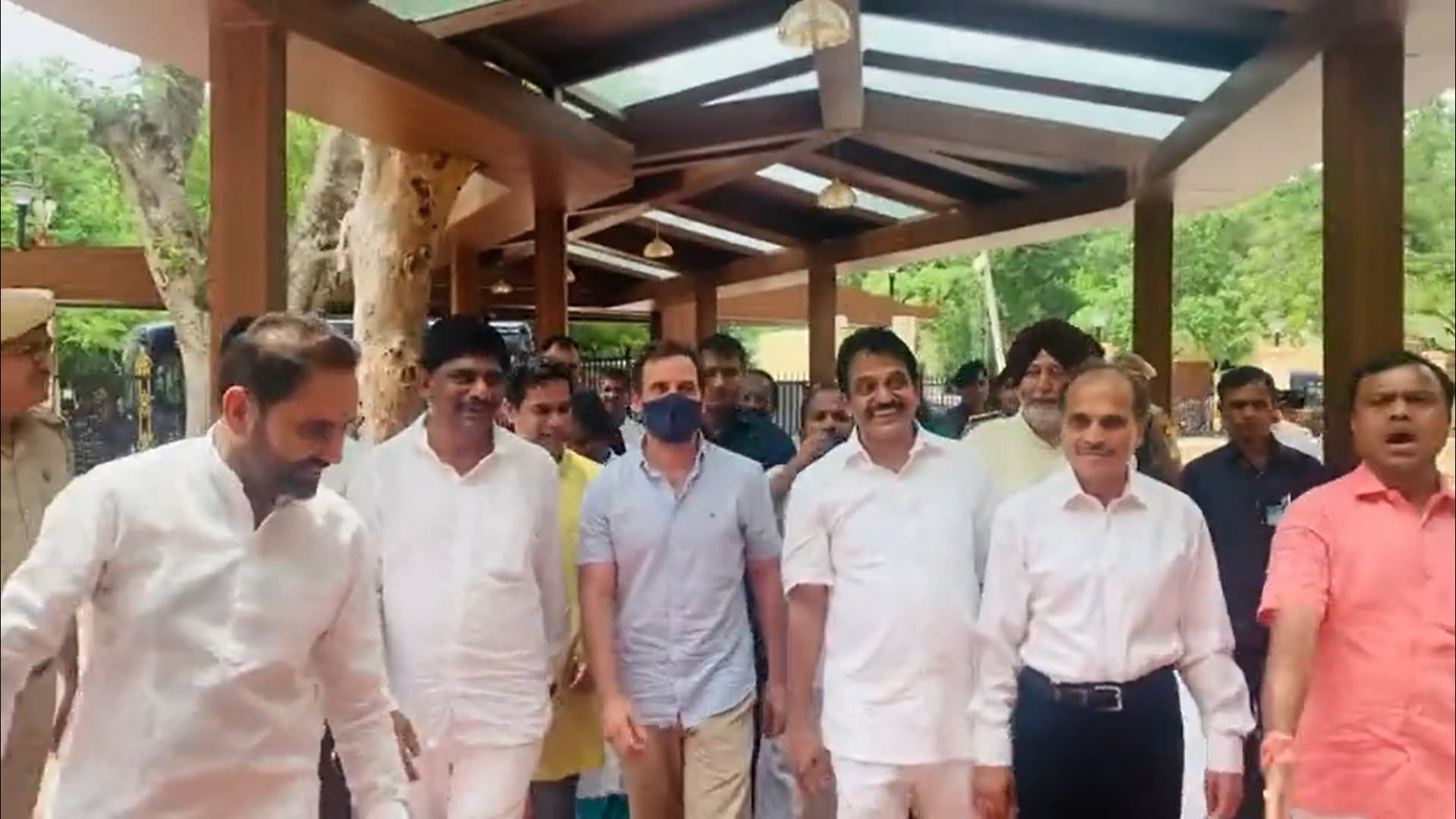 Congress MP Rahul Gandhi and other party MPs at Kingsway Police camp, New Delhi, India, on Tuesday, July 26, 2022. (Screengrab/ ANI video) Congress MP Rahul Gandhi and other party MPs at Kingsway Police camp, New Delhi, India, on Tuesday, July 26, 2022. (Screengrab/ ANI video)