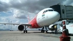 A Bengaluru-bound AirAsia flight lost contact with the ATC minutes before landing, however all passengers were unharmed as the plane landed safely.
