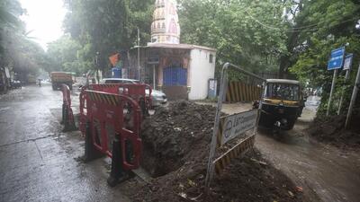 A stretch of road is dug up near Shivaji Housing Society at Waiduwadi which is causing inconvenience to commuters. (Pratham Gokhale/HT Photo)