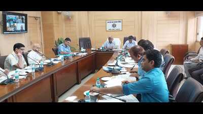 Uttar Pradesh ACS, energy, Avanish Kumar Awasthi in a virtual meeting with discom officials (HT Photo)