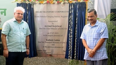 New Delhi, July 27 (ANI): Delhi Chief Minister Arvind Kejriwal inaugurates Electric Vehicle Charging Station in the presence of Delhi Transport Minister Kailash Gahlot, at Rajghat DTC bus depot, in New Delhi on Wednesday. (ANI Photo) (Amit Sharma) New Delhi, July 27 (ANI): Delhi Chief Minister Arvind Kejriwal inaugurates Electric Vehicle Charging Station in the presence of Delhi Transport Minister Kailash Gahlot, at Rajghat DTC bus depot, in New Delhi on Wednesday. (ANI Photo) (Amit Sharma)