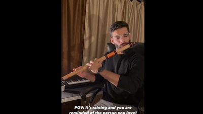 The image, taken from the viral video on Instagram, shows the man playing Rehna Hai Tere Dil Mein song Zara Zara on his flute. (Instagram/@varshflute)