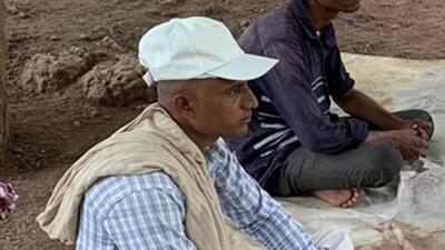 Deceased Dholabhai Bamroliya’s son Ramesh (left) during a prayer meet. (HT Photo) Deceased Dholabhai Bamroliya’s son Ramesh (left) during a prayer meet. (HT Photo)