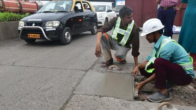 They then instructed the senior police inspectors of the 50 traffic chowkies across the city to start clicking photos of the potholes creating major traffic jams within their respective jurisdictions and send them to the respective BMC ward officers, requesting the civic authorities to rectify the potholes at the earliest. (HT PHOTO) They then instructed the senior police inspectors of the 50 traffic chowkies across the city to start clicking photos of the potholes creating major traffic jams within their respective jurisdictions and send them to the respective BMC ward officers, requesting the civic authorities to rectify the potholes at the earliest. (HT PHOTO)