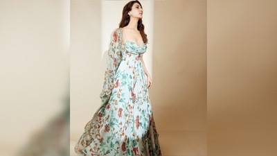Vaani Kapoor picked her outfit from the shelves of designer Mahima Mahajan's collection. For makeup, she went for the soft glam look. (Instagram/@_vaanikapoor_)