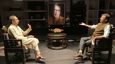 Uddhav Thackeray said the rebel leaders are like 'rotten leaves' Uddhav Thackeray said the rebel leaders are like 'rotten leaves'