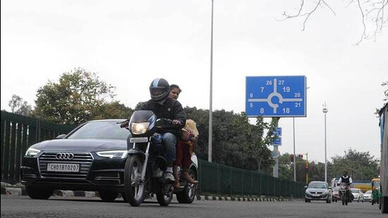A proposal for ‘no stopping’ zones was readied by the Chandigarh Traffic Police and was approved in the meeting of State Level Road Safety Council. It will now be forwarded to the UT administration for notification. (HT Photo) A proposal for ‘no stopping’ zones was readied by the Chandigarh Traffic Police and was approved in the meeting of State Level Road Safety Council. It will now be forwarded to the UT administration for notification. (HT Photo)