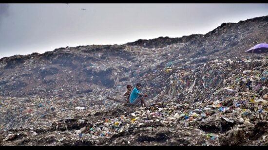 Over 25-30 lakh metric tonnes of garbage is accumulated on the main dump site on Tajpur Road in Ludhiana, spread over around 50 acres and frequent fires are reported from the landfill site. (Gurpreet Singh/HT)