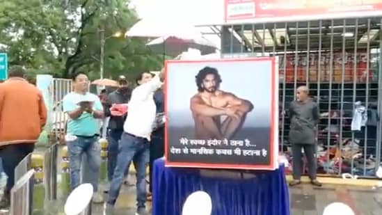 People seen putting clothes in a box for Ranveer Singh in Indore.