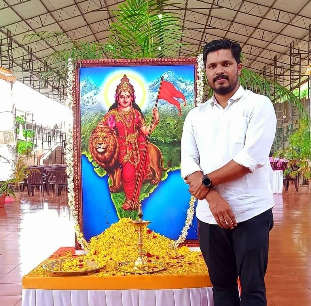 Praveen Nettaru, BJP's Yuva Morcha worker, was hacked to death with lethal weapons by bikers in Bellare. (Image credit: @cogitoiam/Twitter) Praveen Nettaru, BJP's Yuva Morcha worker, was hacked to death with lethal weapons by bikers in Bellare. (Image credit: @cogitoiam/Twitter)