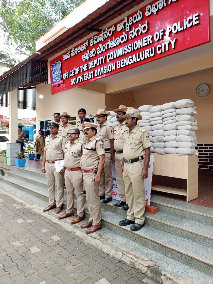 Begur police busted a drug smuggling racket on Tuesday. Accused were hiding drugs Pushpa style under the metal floor of their truck. (Image source: @DCPSEBCP/Twitter) Begur police busted a drug smuggling racket on Tuesday. Accused were hiding drugs Pushpa style under the metal floor of their truck. (Image source: @DCPSEBCP/Twitter)