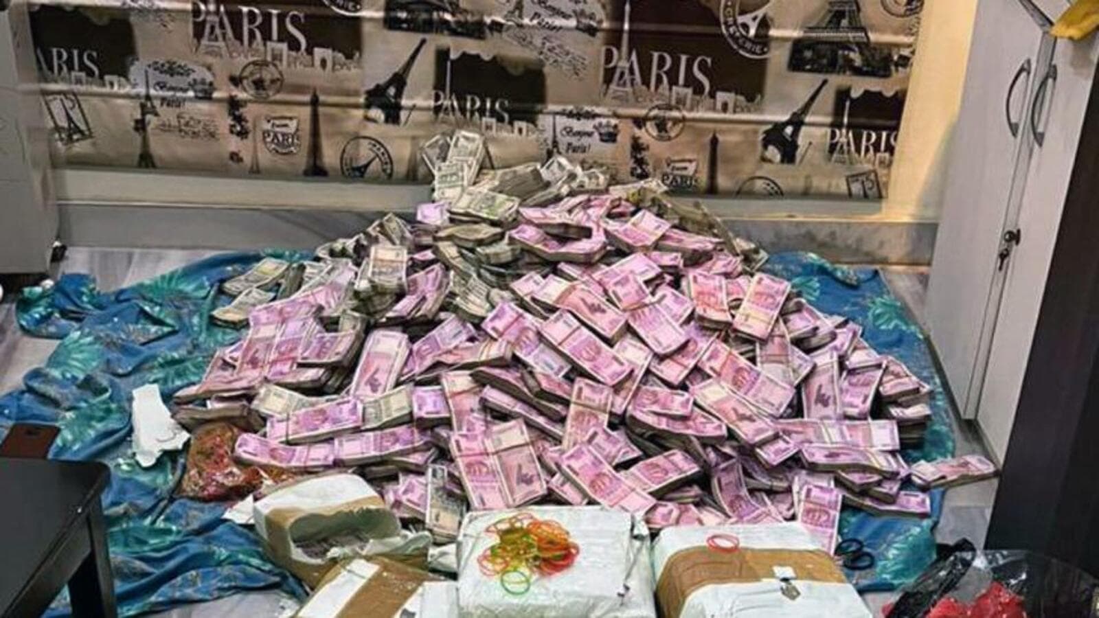 ₹28 Crore Cash 5kg Gold Seized From Flat Of Bengal Minister Parthas Aide Ed Kolkata 5632