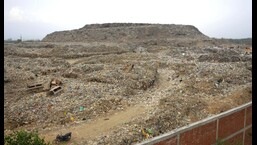 A total of 12.7 lakh MT legacy waste is to be cleared from the 25-acre Dadumajra landfill in Chandigarh. (HT Photo)