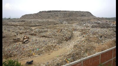 A total of 12.7 lakh MT legacy waste is to be cleared from the 25-acre Dadumajra landfill in Chandigarh. (HT Photo) A total of 12.7 lakh MT legacy waste is to be cleared from the 25-acre Dadumajra landfill in Chandigarh. (HT Photo)