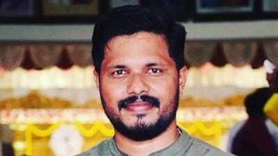 Praveen Nettaru, a resident of Bellare, was attacked by bike-borne assailants when he was returning home after closing his poultry shop late on Tuesday evening (HT Photo)